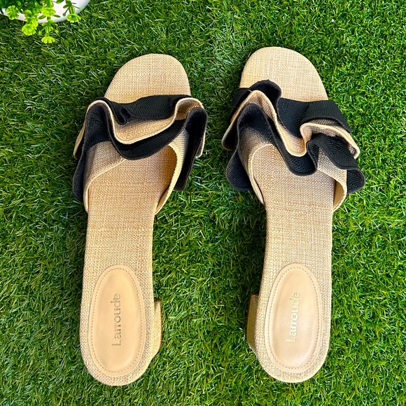 LARROUDÉ
Raffia
Brigitte Ruffle Mule In Beige and Black
$315
Women size 11 - Picture 10 of 17